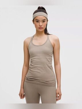 Women’s Ebb to Street Tank Top
Light Support, B/C Cup in Warm Ash Gray Size 8